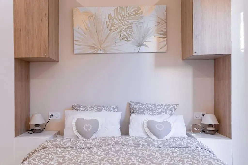 Luxury Apt With Large Terrace On Famous Rue D'Antibes! - Pasteur Apt By Halldis Cannes Apartment