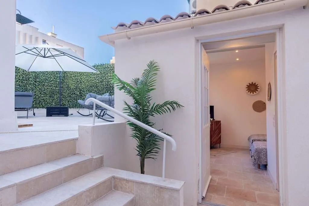 Luxury Apt With Large Terrace On Famous Rue D'Antibes! - Pasteur Apt By Halldis Cannes 0*,  France