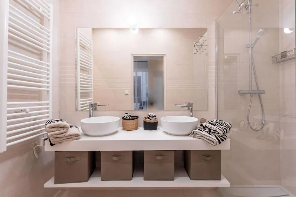 Luxury Apt With Large Terrace On Famous Rue D'Antibes! - Pasteur Apt By Halldis Cannes